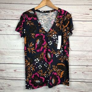 💝A NEW DAY💖 Floral V-Neck Large